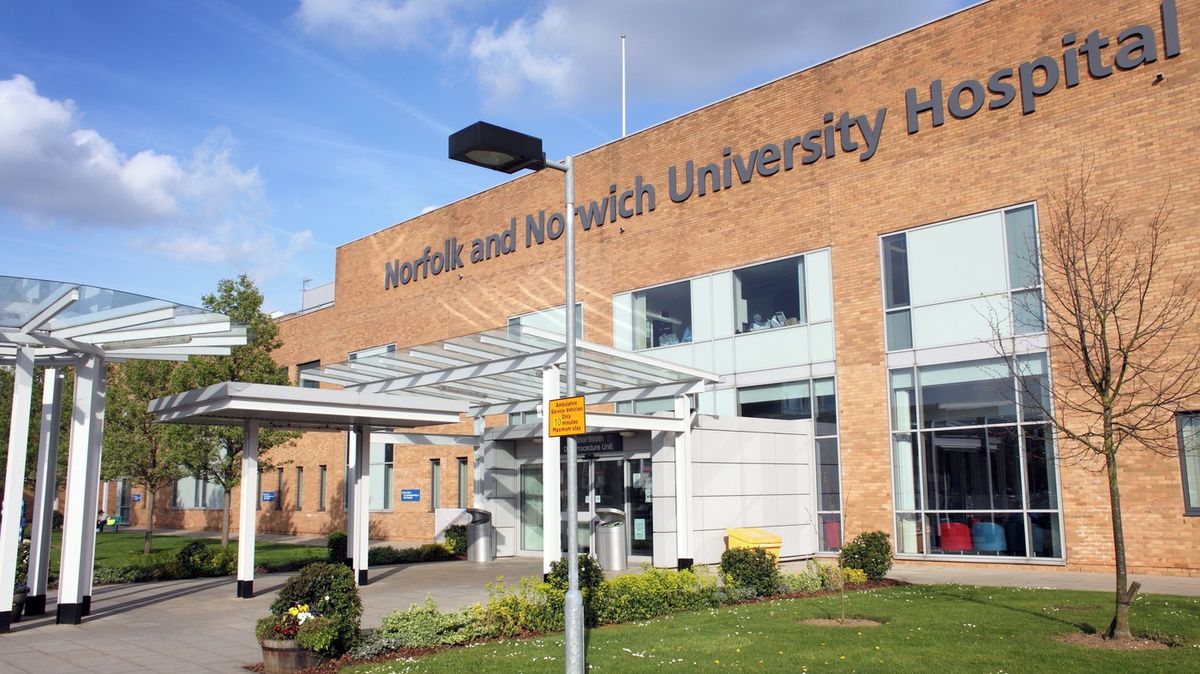 Při zákroku na klinice v Turecku přišel o všechny zuby. Muž z Británie spáchal sebevraždu